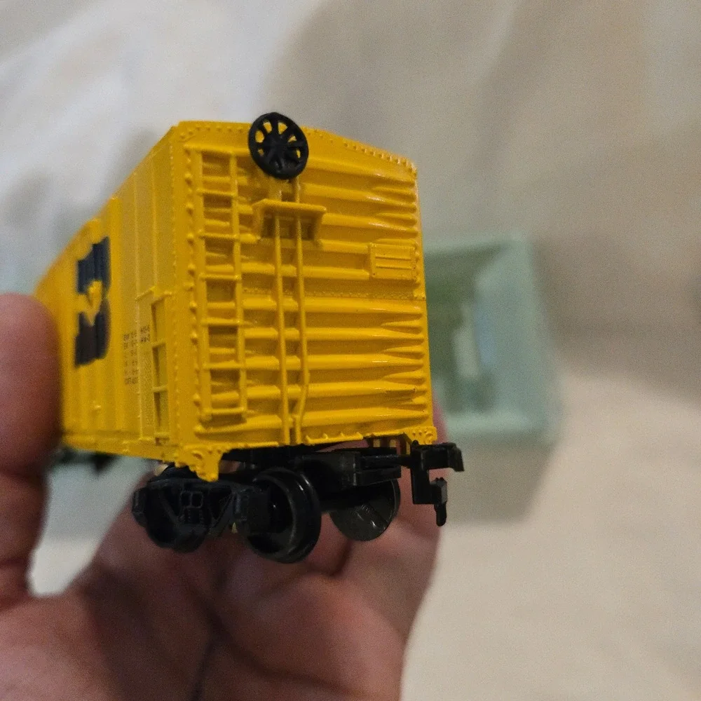 VTG Bachmann 51 Reefer Burlington Northern Yellow HO Scale Train Car 43 1009 03